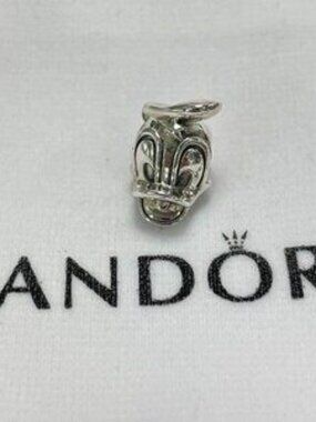 Pandora Disney, Donald Duck Portrait Charm